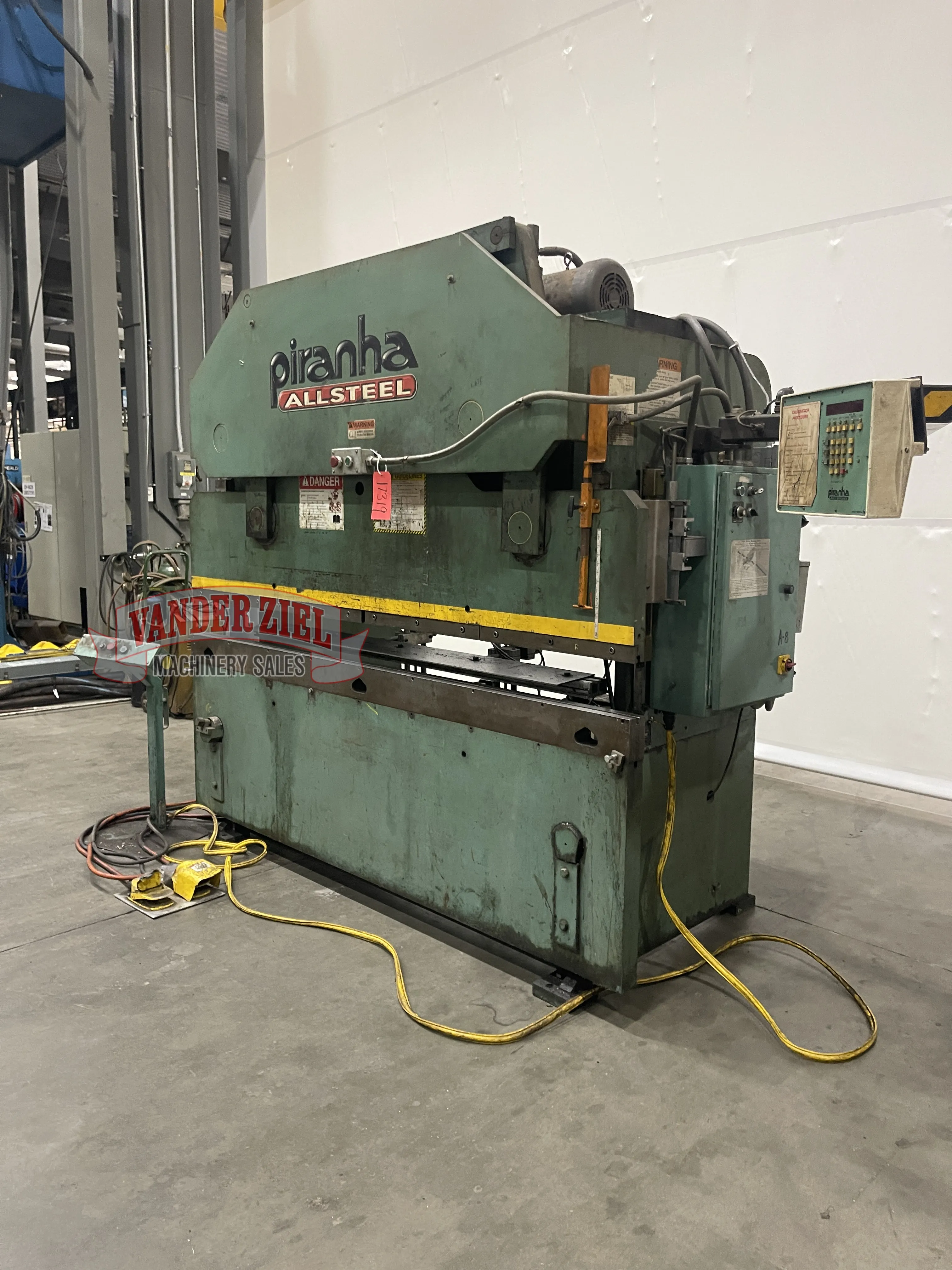 Piranha All Steel 8' x 65 Tons Press Brake, Model 65-8 - Prefetch Image 44694