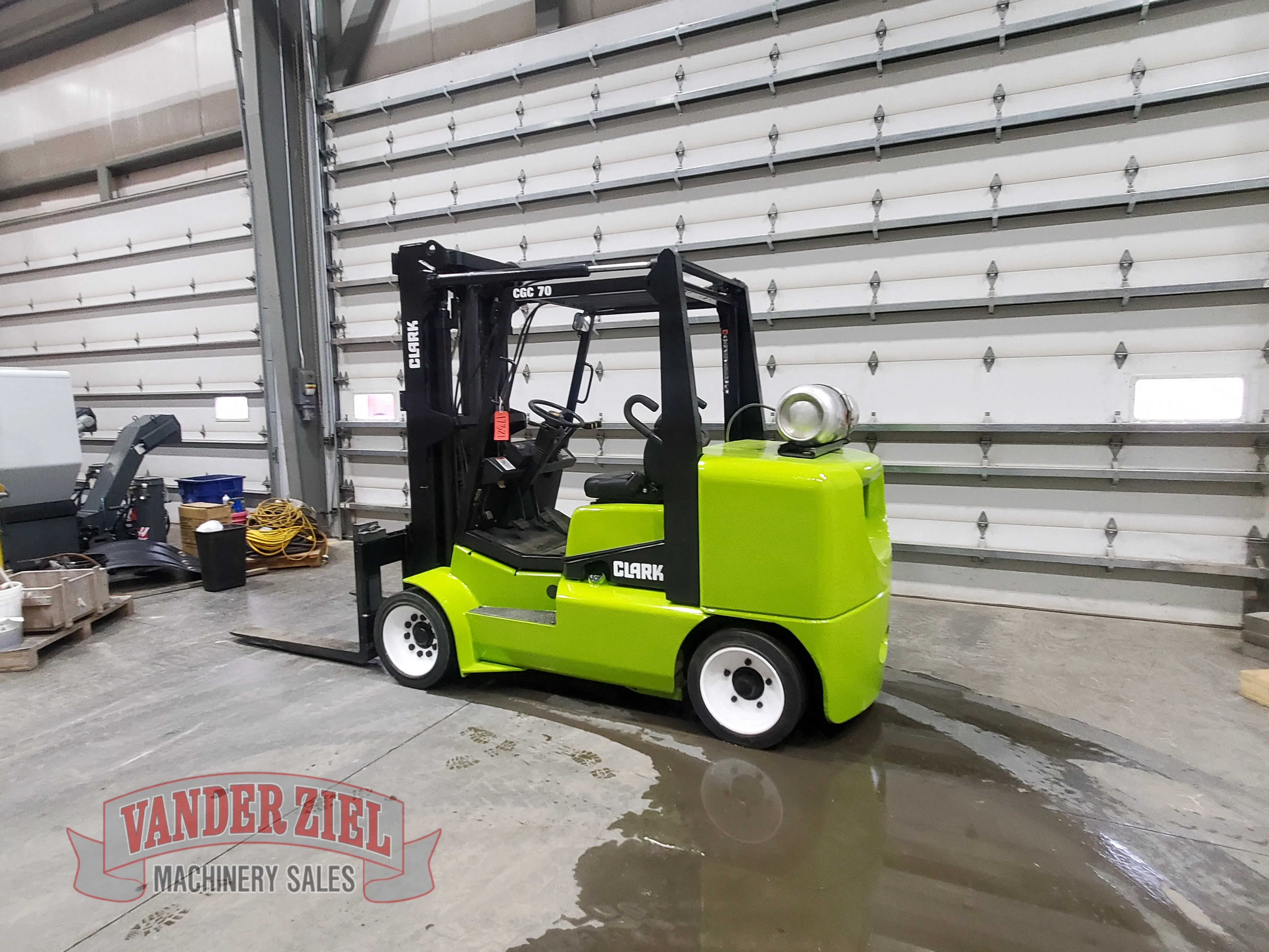 Clark 15,500 lbs Forklift, Model CGC70 - Prefetch Image 44724