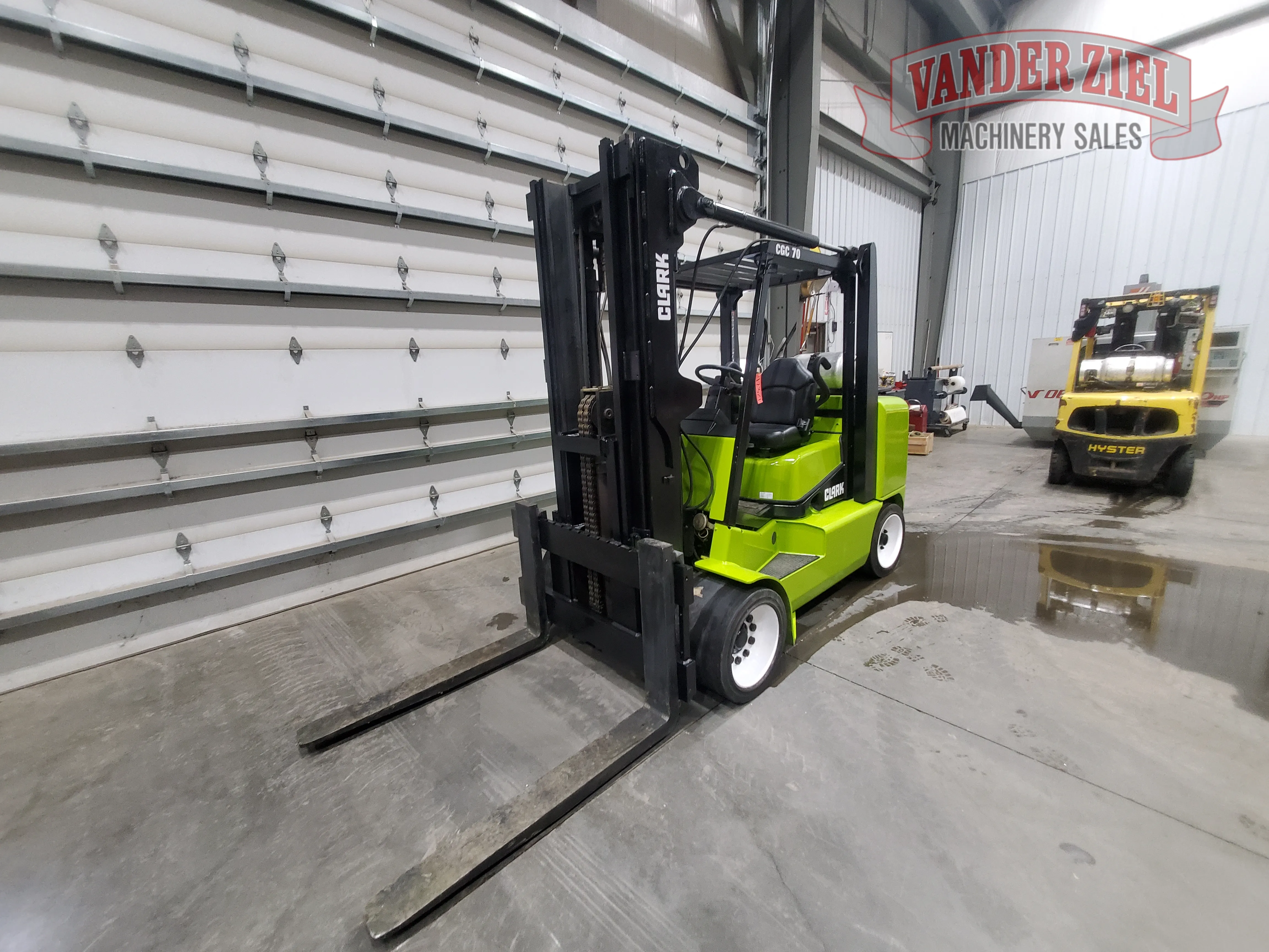 Clark 15,500 lbs Forklift, Model CGC70 - Prefetch Image 44726