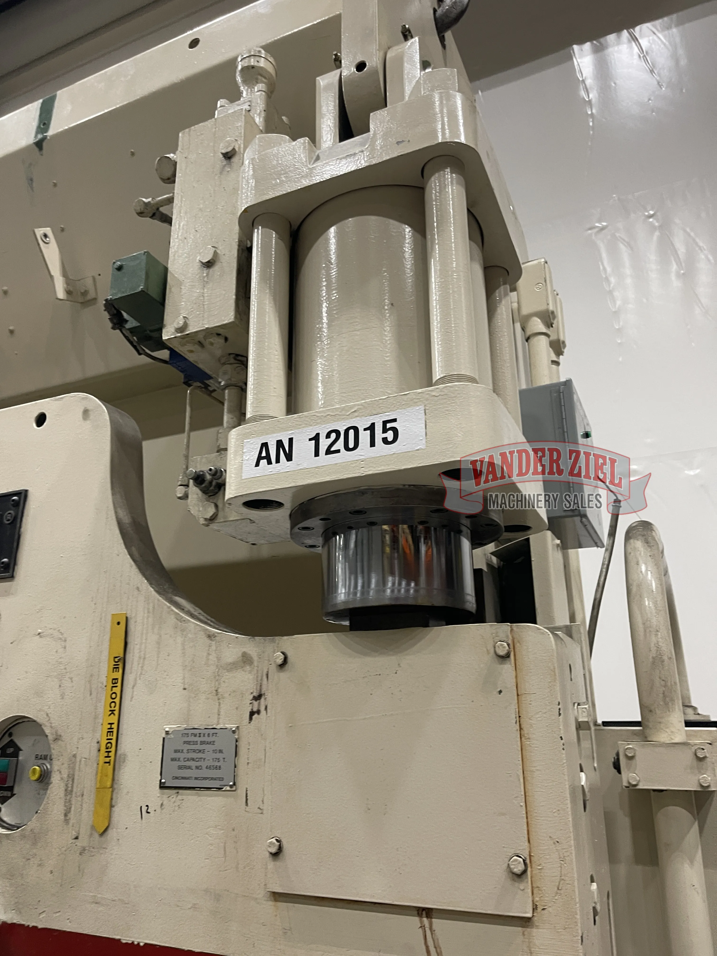 Cincinnati 8’ x 175 Ton Hydraulic Press Brake, Model 175 FMII x 6 - Prefetch Image 44842