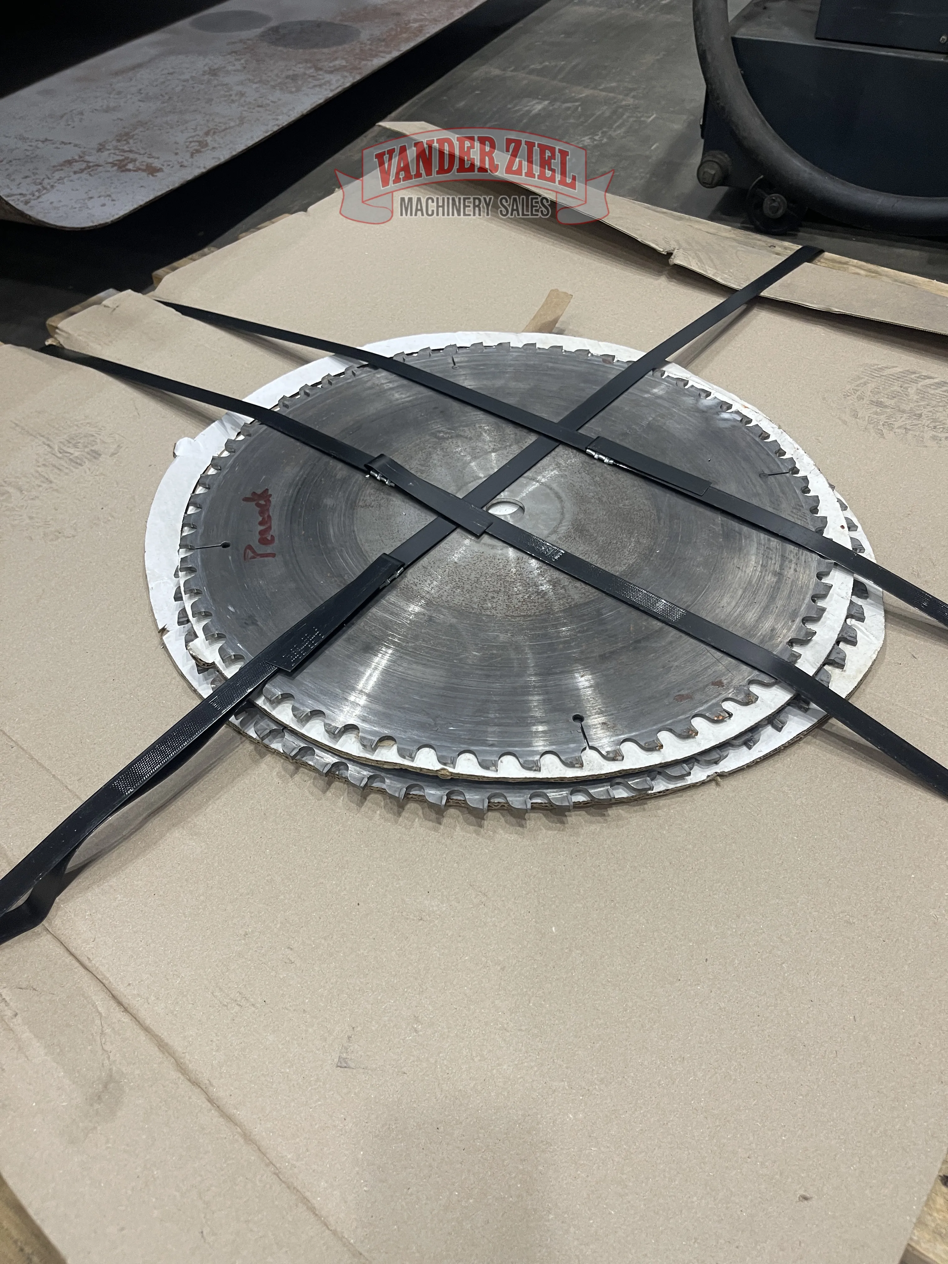 Elumatec 13.75" Double Miter Saw, Model DG 142 - Prefetch Image 44897