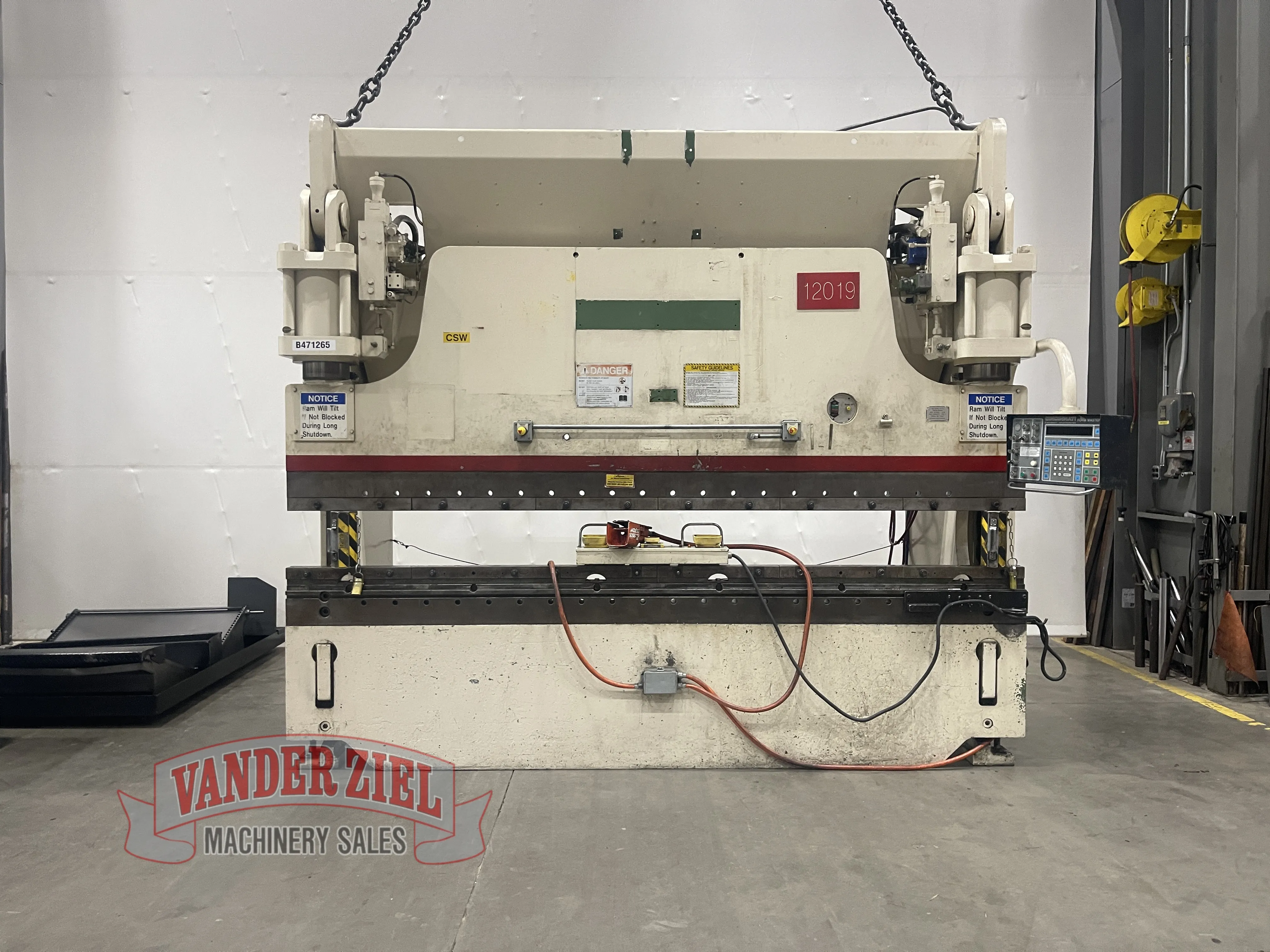 Cincinnati 12' x 230 Ton Press Brake, Model 230FMx10 - Main Image 1