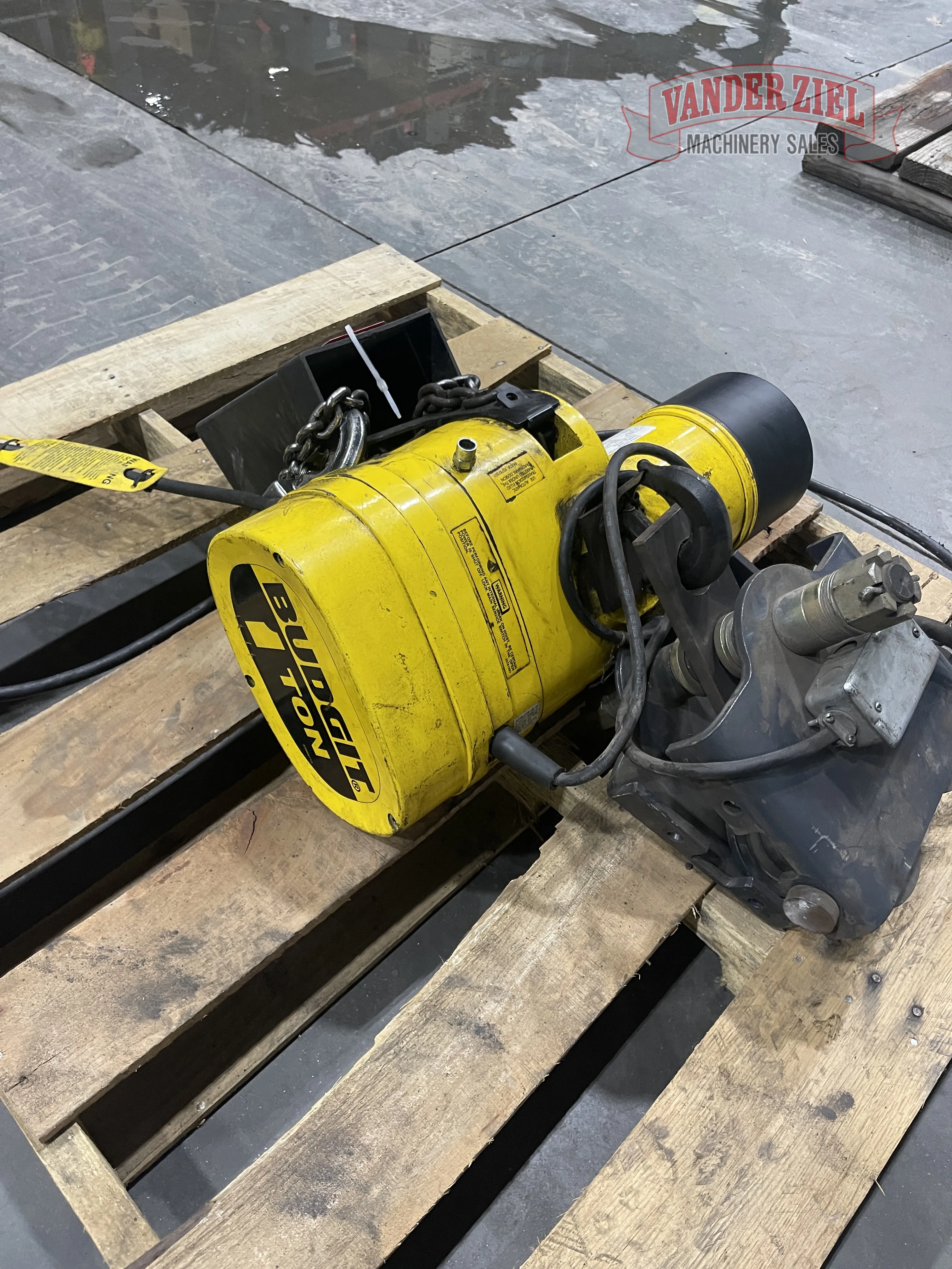1 Ton Jib Crane and Budgit 1 Ton Hoist - Prefetch Image 45244