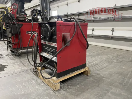 Lincoln Idealarc 250 Welder - Gallery Thumbnail 2