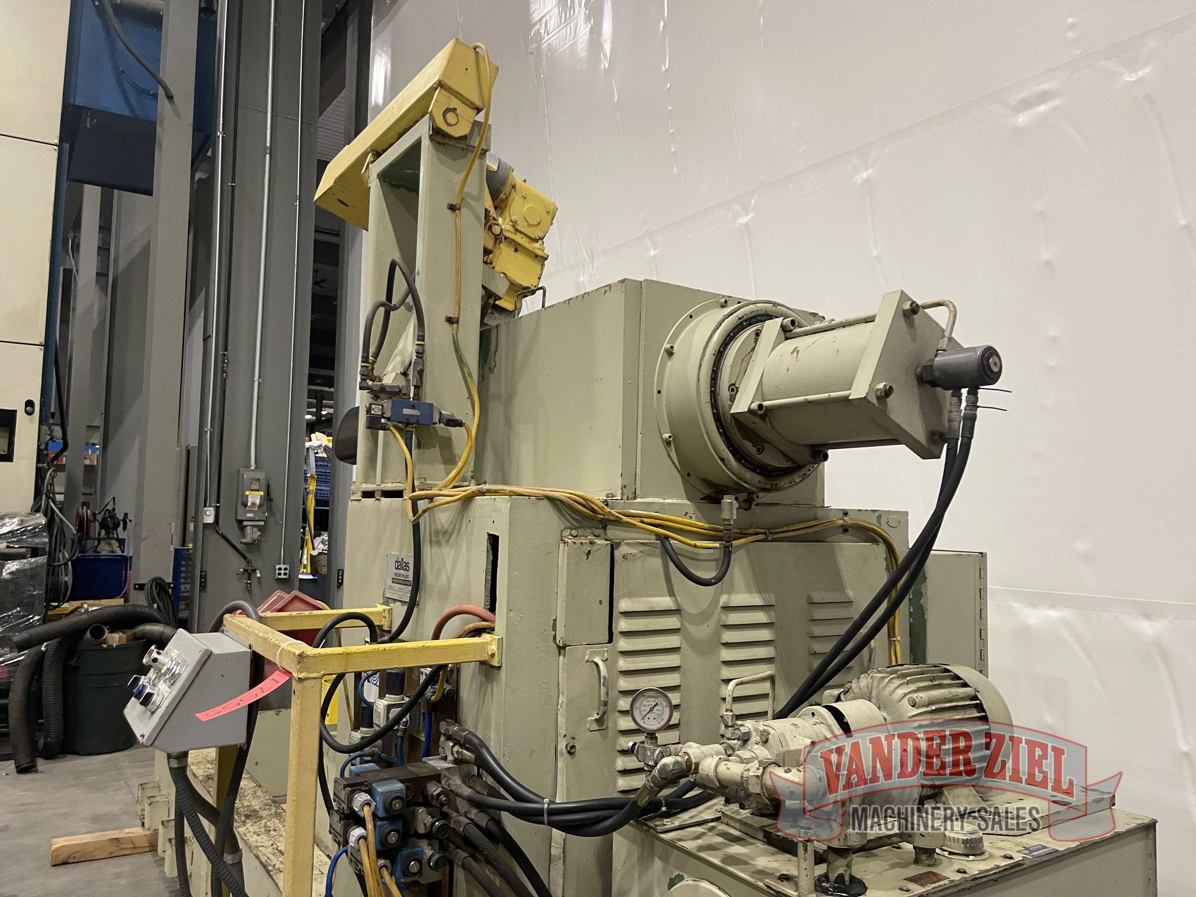 Dallas 10k LBS Reel w/ Coil Car - Prefetch Image 45914