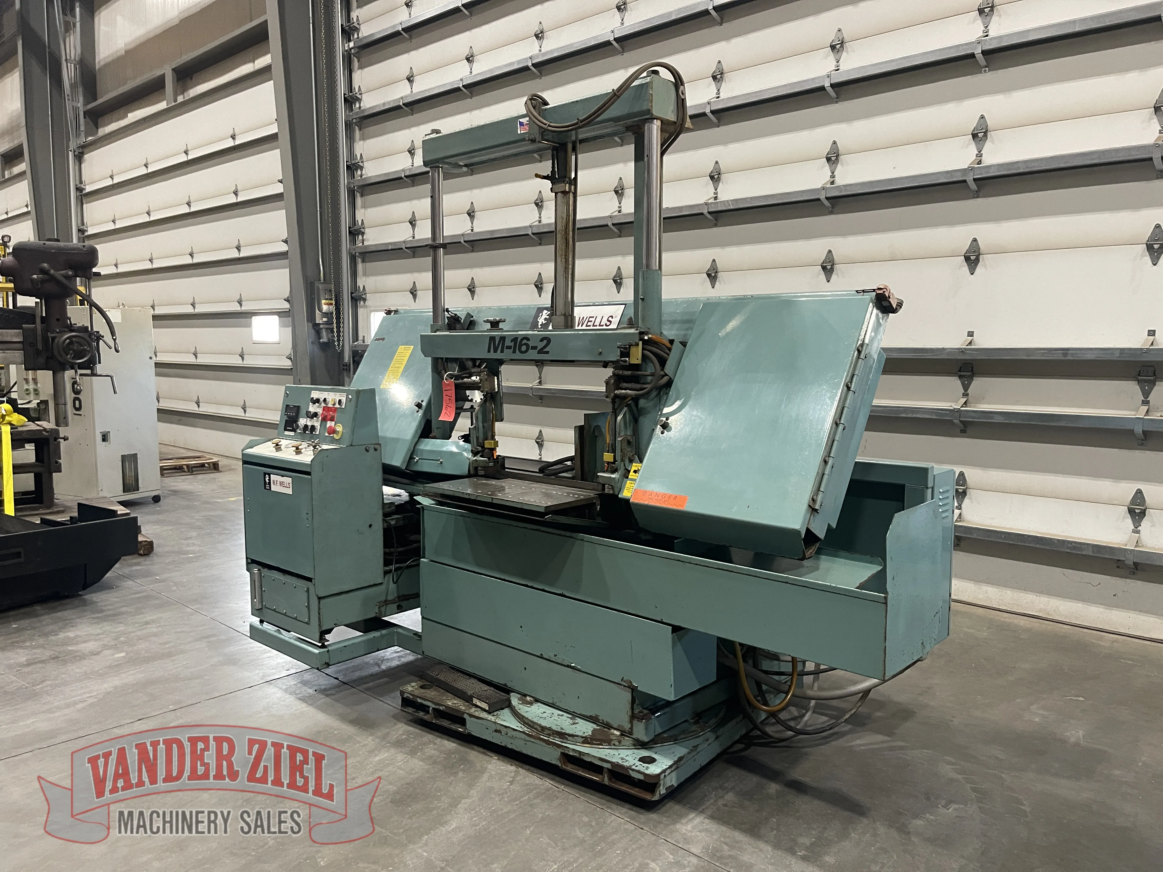 WF Wells 16" x 26" Dual Post Horizontal Saw, Model M-16-2 - Prefetch Image 45962