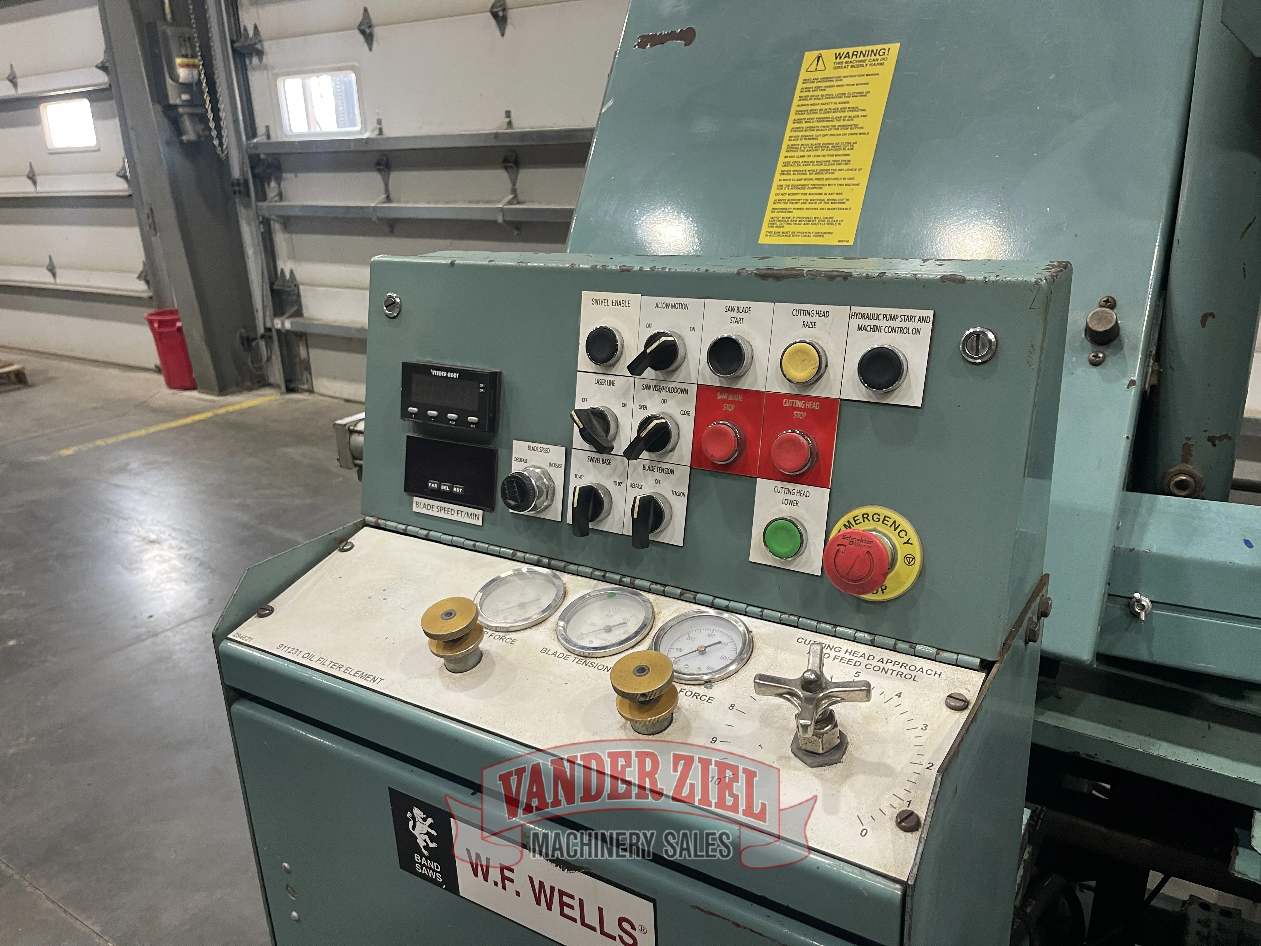 WF Wells 16" x 26" Dual Post Horizontal Saw, Model M-16-2 - Prefetch Image 45963
