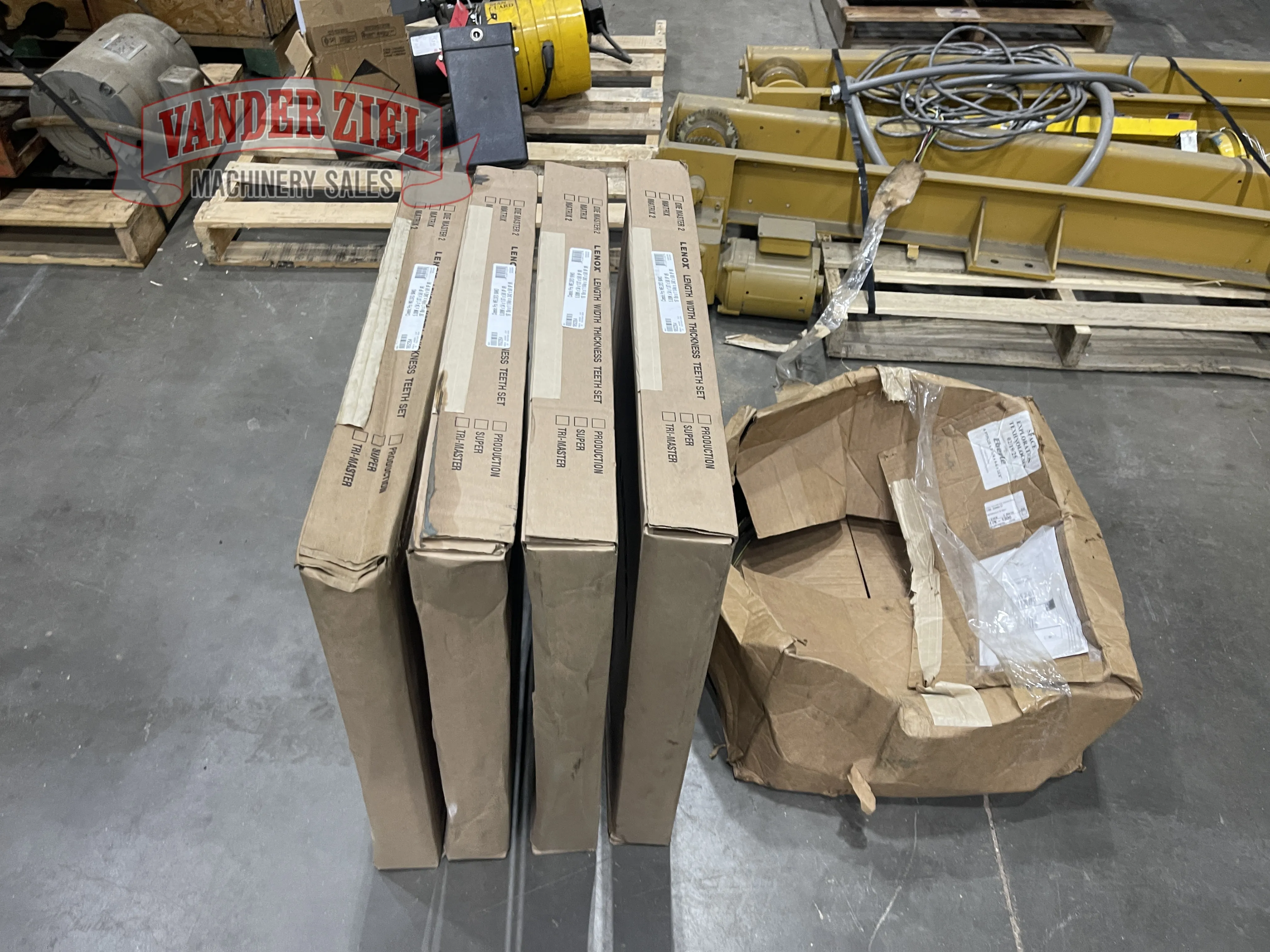 WF Wells 16" x 26" Dual Post Horizontal Saw, Model M-16-2 - Prefetch Image 45967