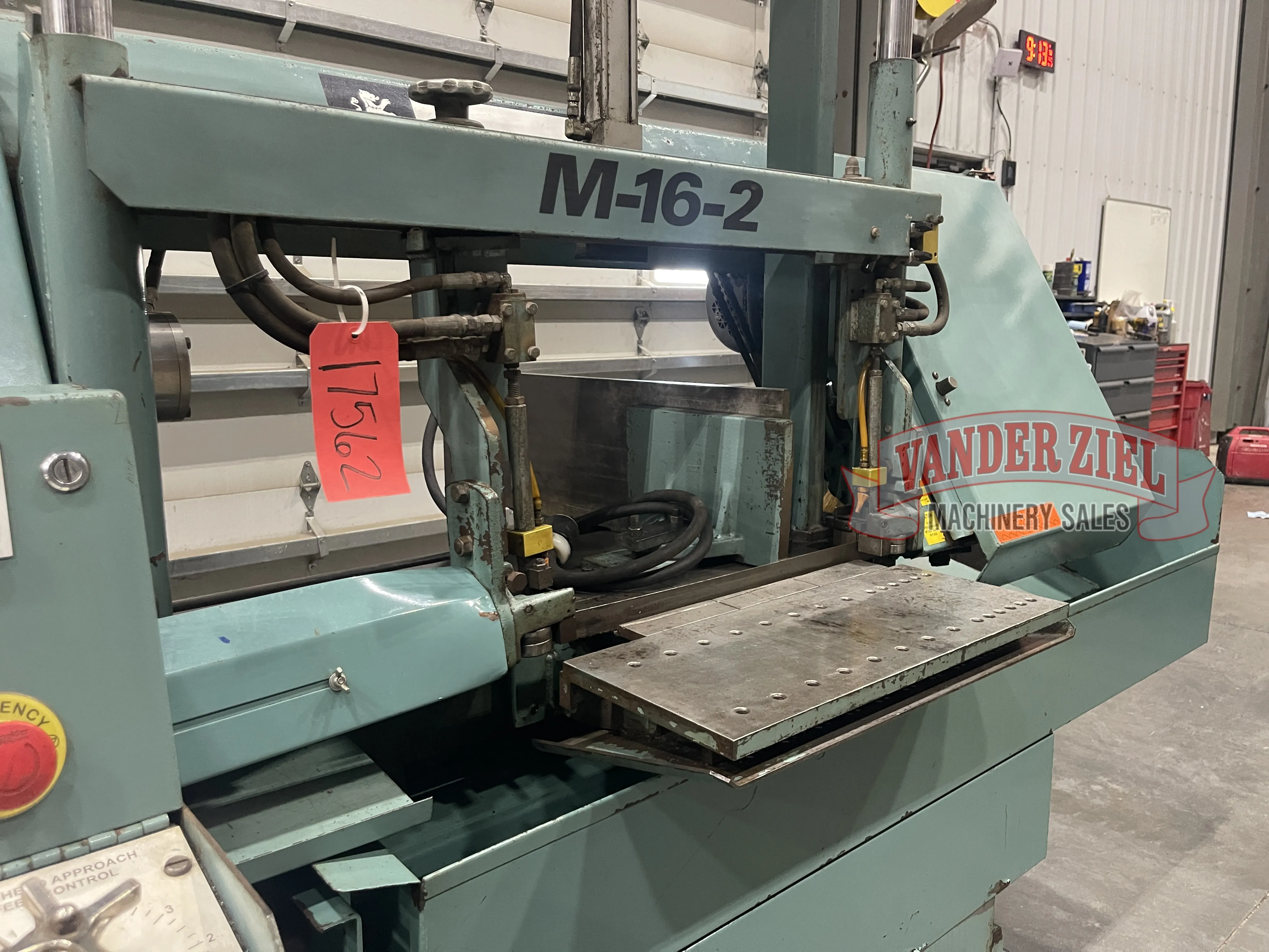 WF Wells 16" x 26" Dual Post Horizontal Saw, Model M-16-2 - Prefetch Image 45969