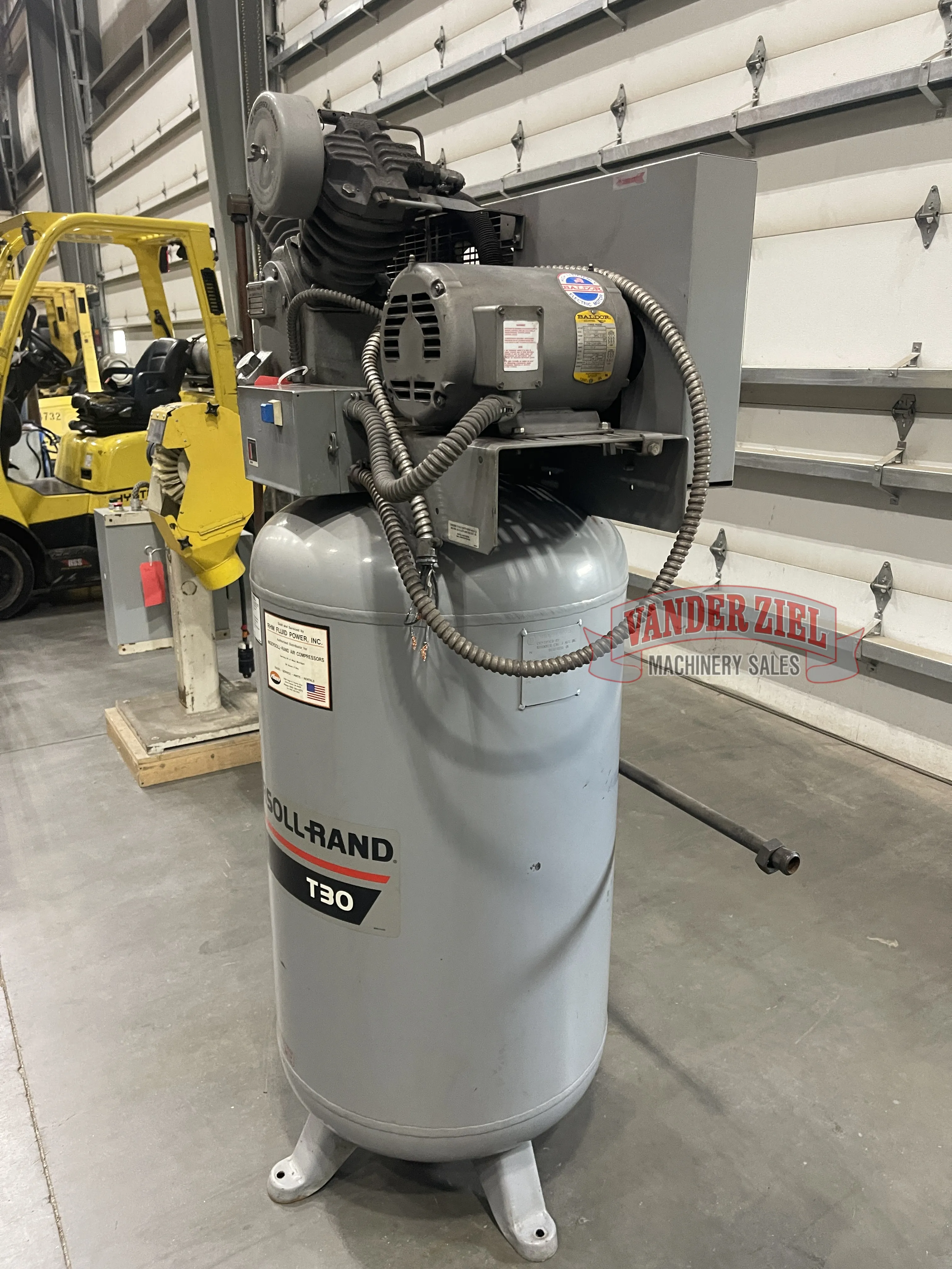 Ingersoll 7.5 HP T30 Upright 3PH Air Compressor - Prefetch Image 46645