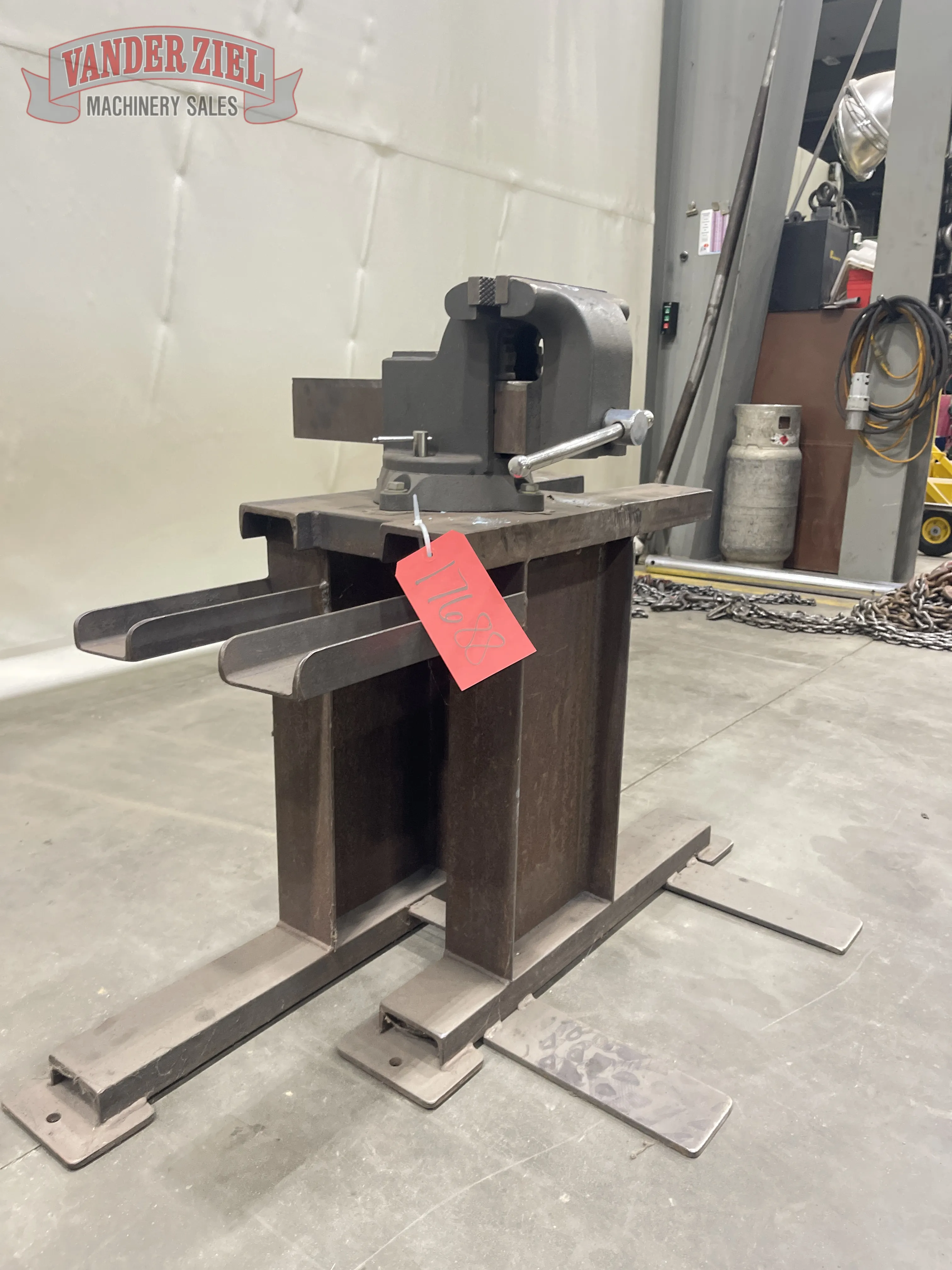 Welding Table with Vise - Prefetch Image 46738