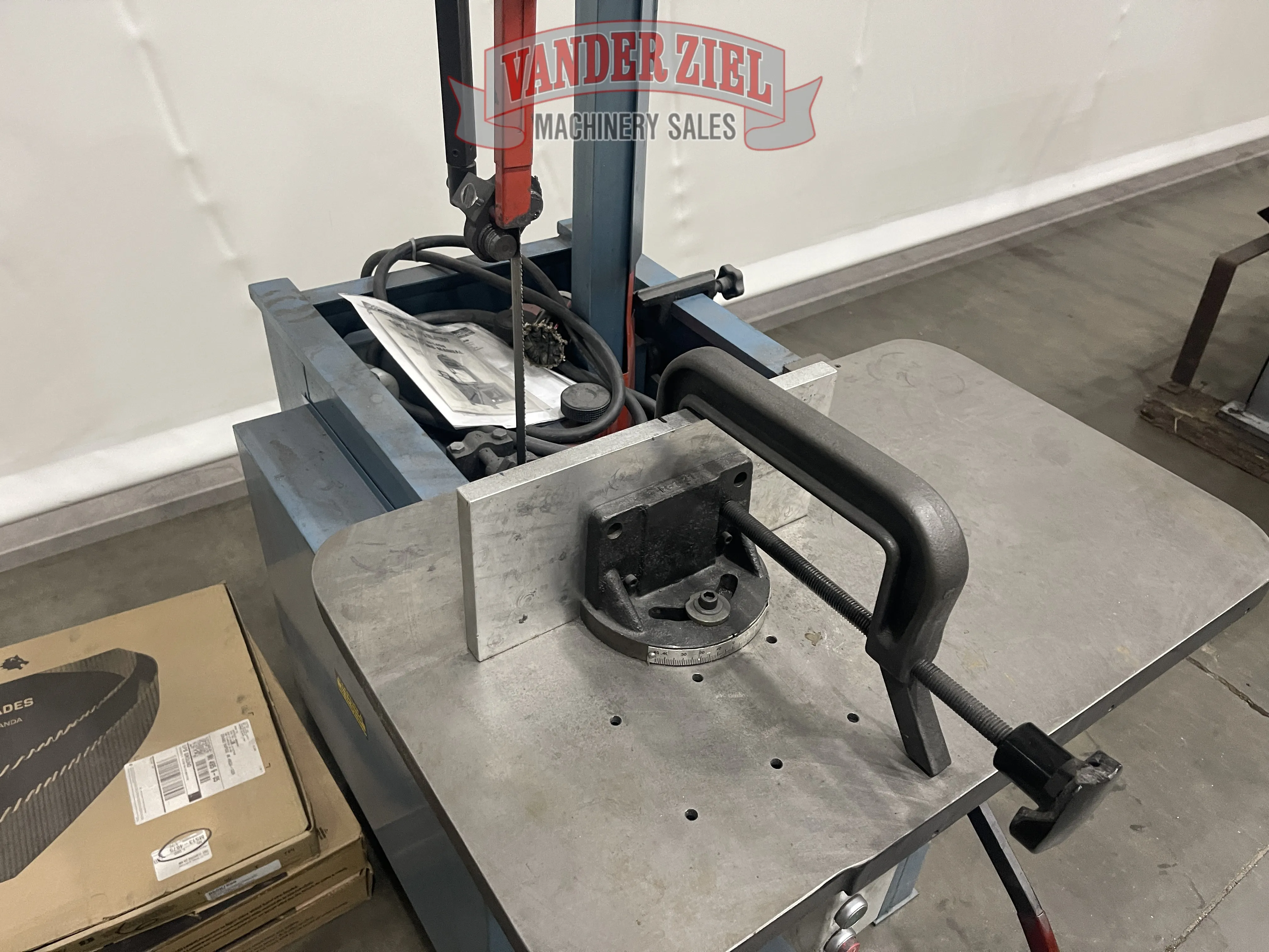 Roll-In EF1459 Roll In Vertical Bandsaw - Prefetch Image 47039