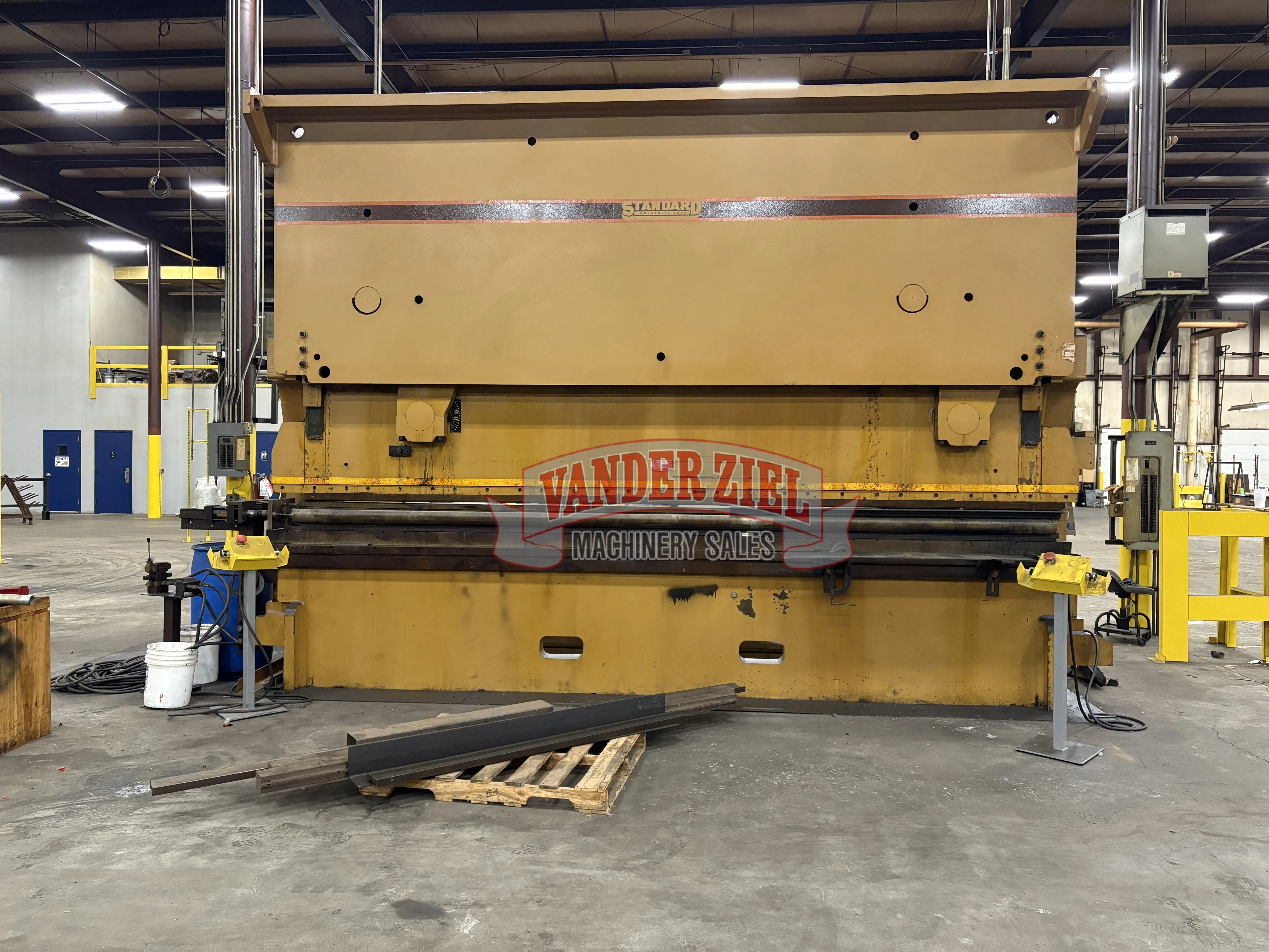 Standard 20' x 600 Ton Press Brake - Main Image 1