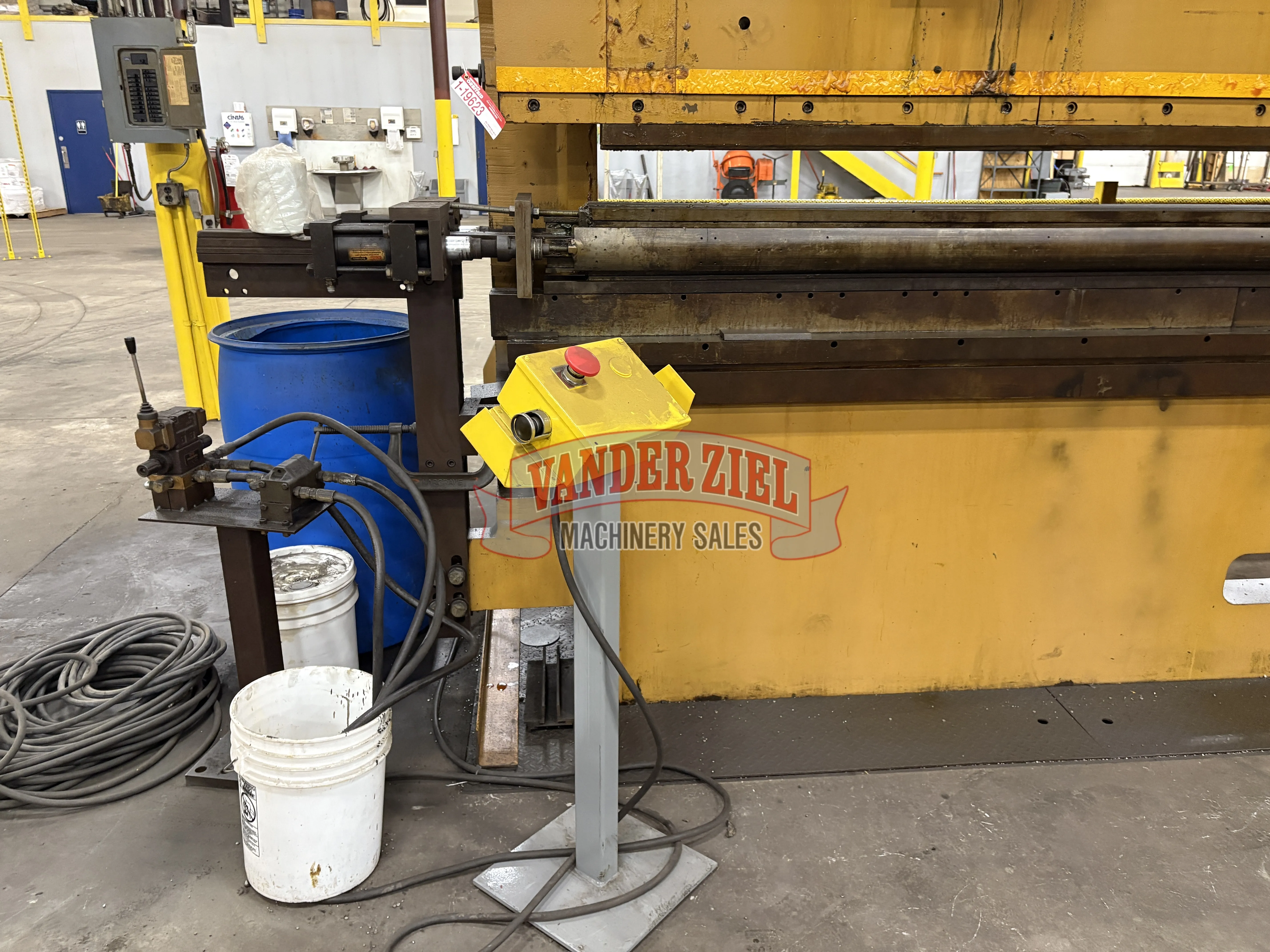 Standard 20' x 600 Ton Press Brake - Prefetch Image 47130