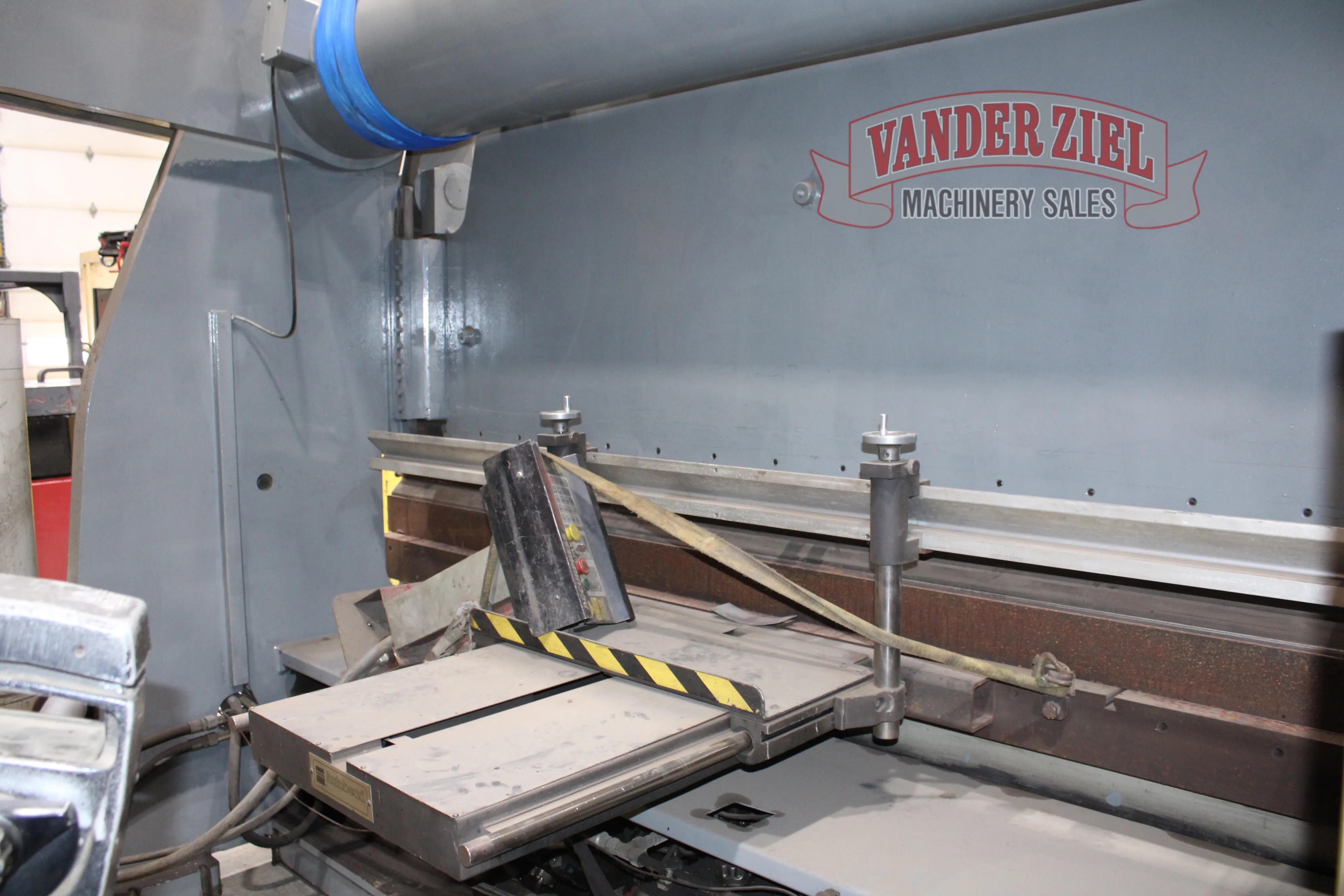 Accurpress 14' x 400 Ton Hydraulic Press Brake, Model 740012 - Prefetch Image 47838
