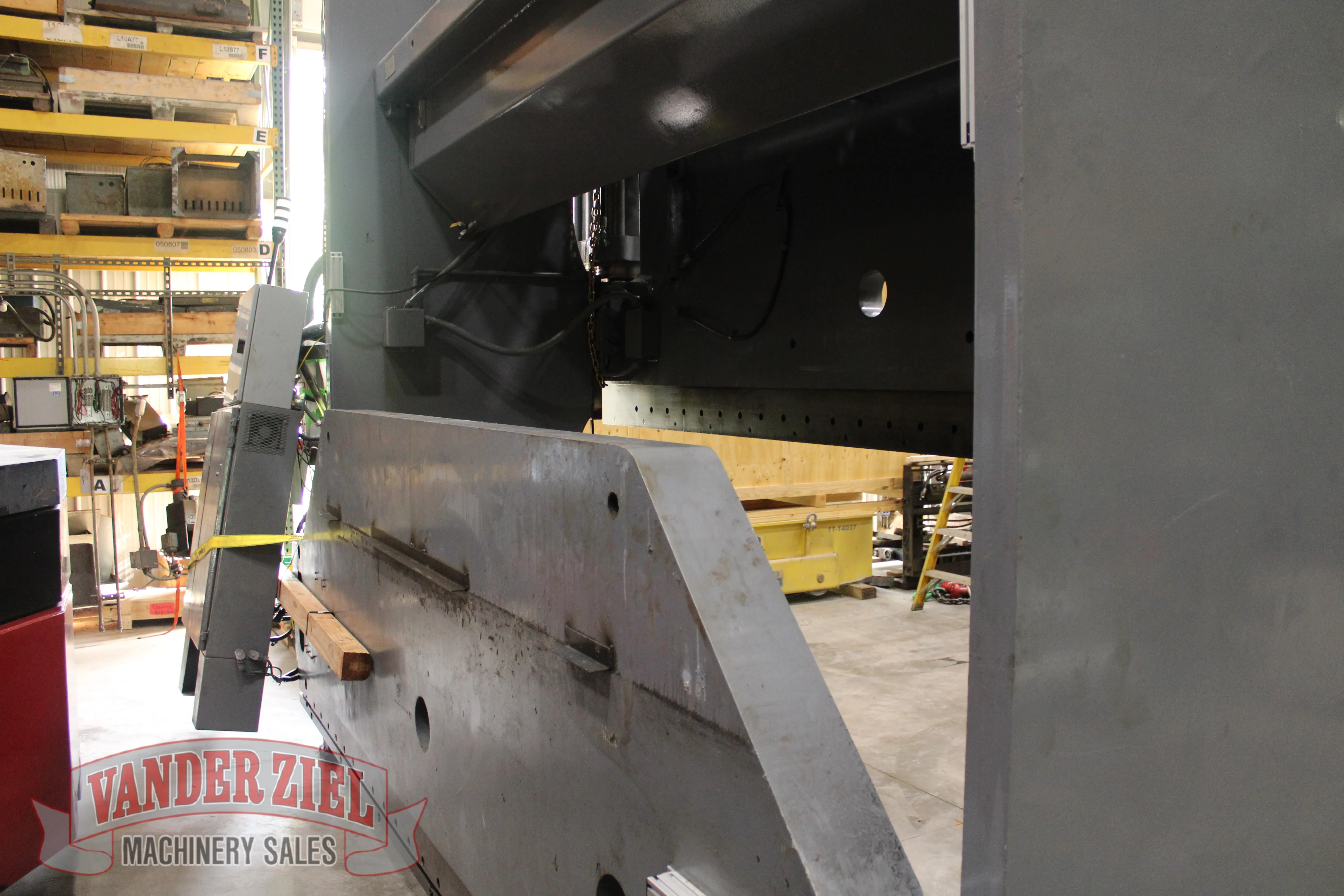 Cincinnati 14' x 350 Ton Hydraulic Press Brake - Prefetch Image 48419
