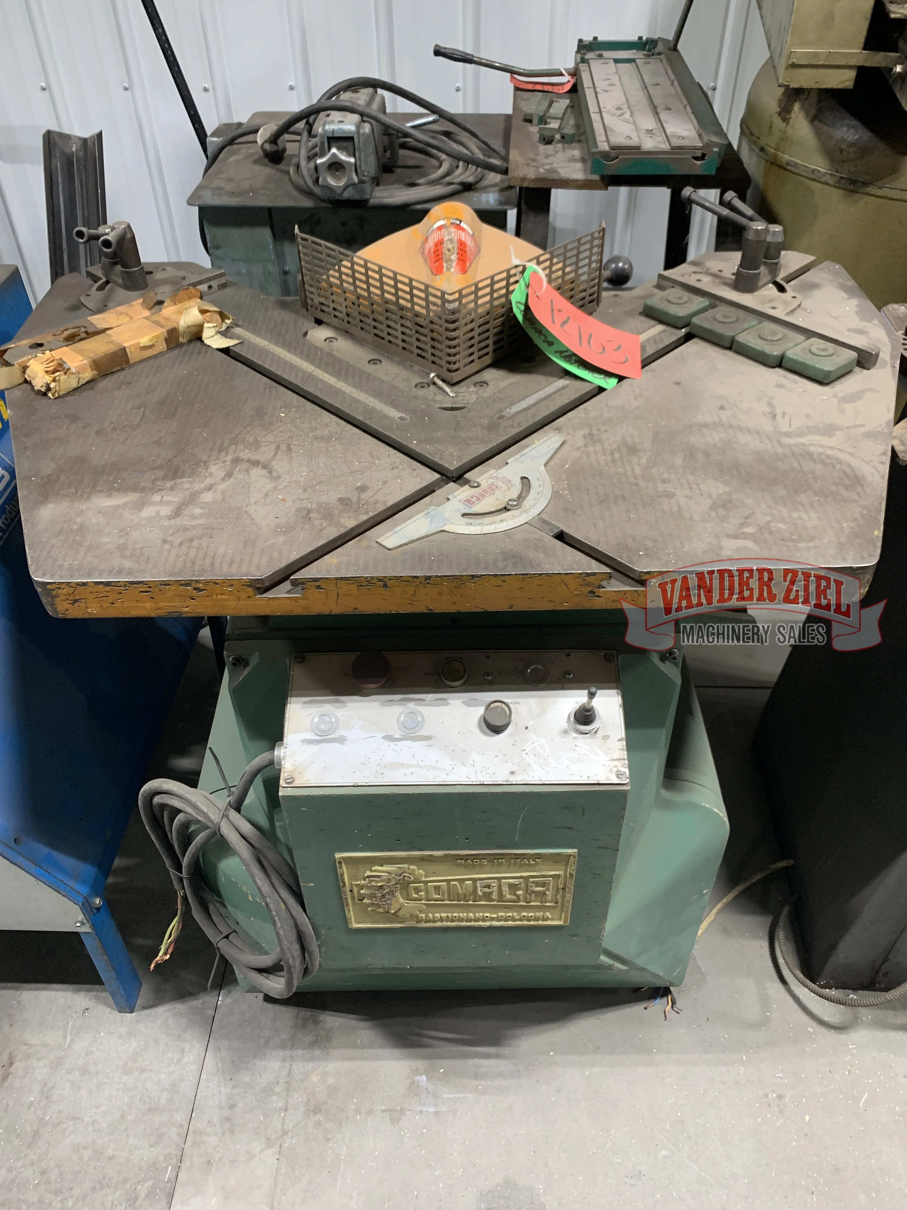 Comaca 8" x 8" Corner Notcher - Prefetch Image 48649