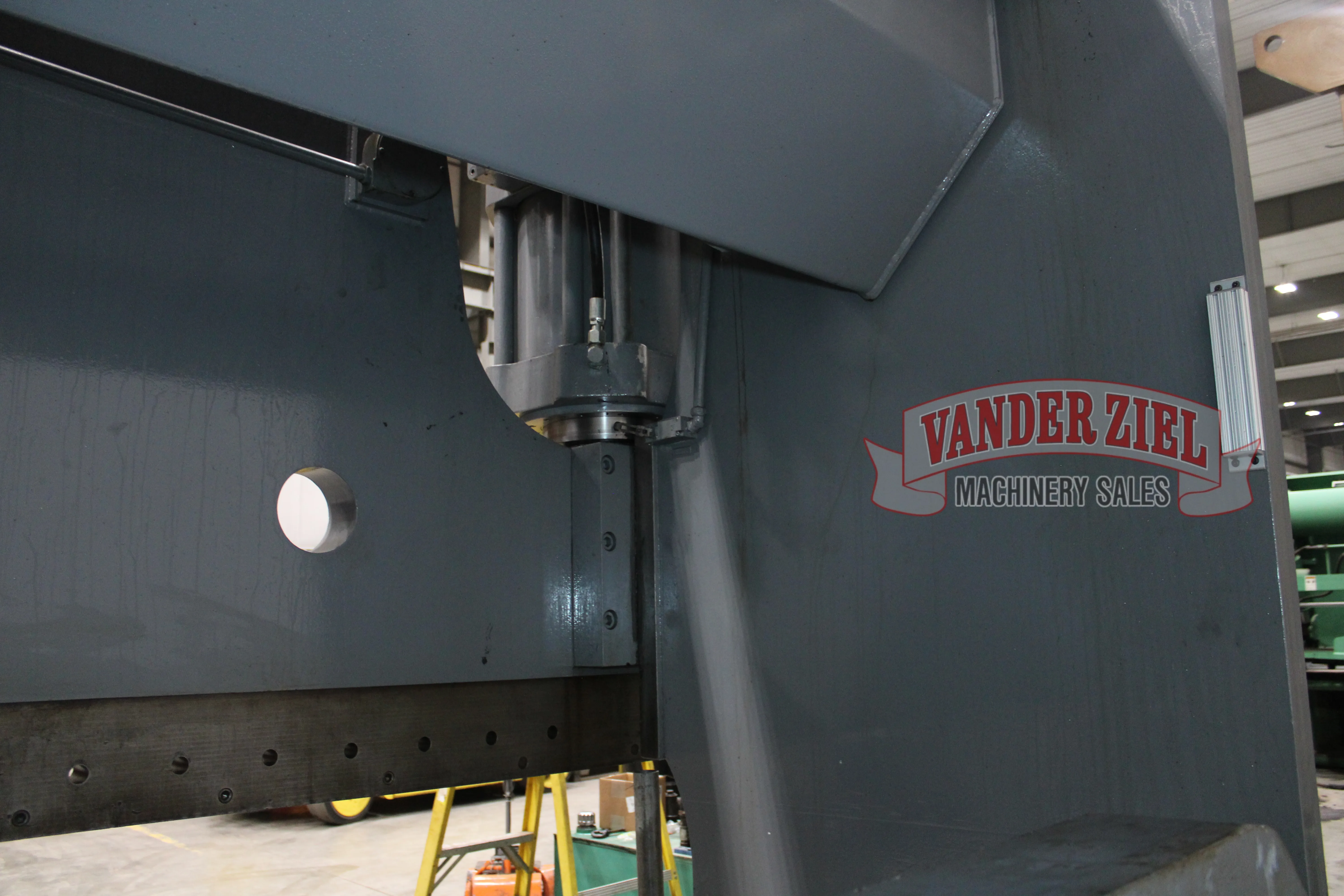 Cincinnati 14' x 350 Ton Hydraulic Press Brake - Prefetch Image 48738