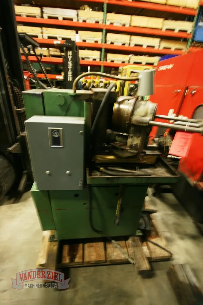 Oliver Model 600 Tool Grinder with Auto Feed, 9" Chuck - Prefetch Image 9315