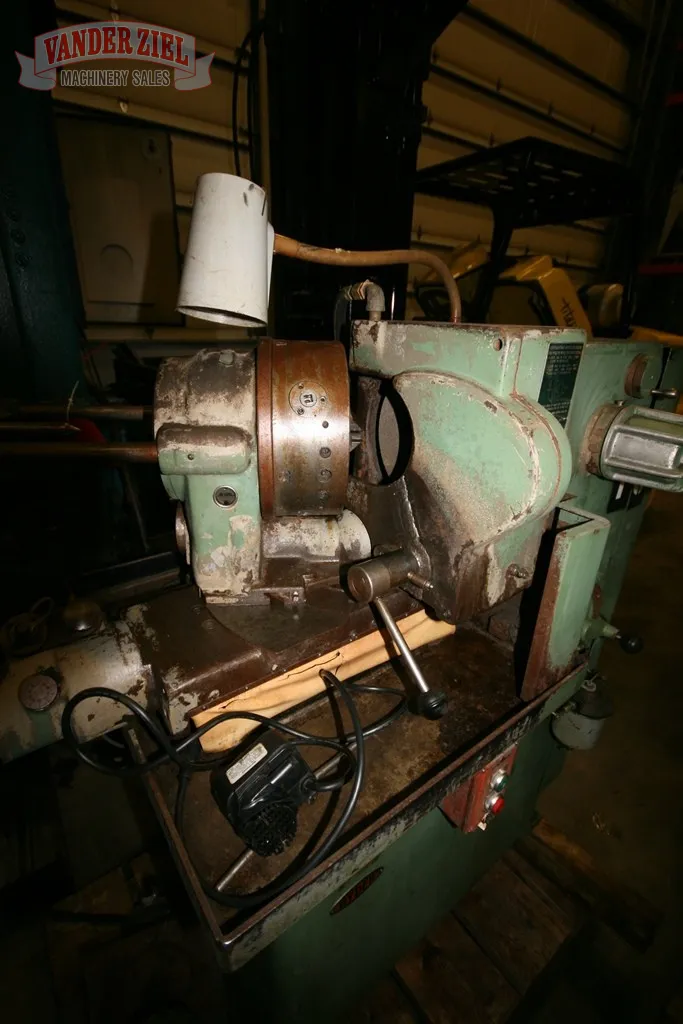 Oliver Model 600 Tool Grinder with Auto Feed, 9" Chuck - Prefetch Image 9321
