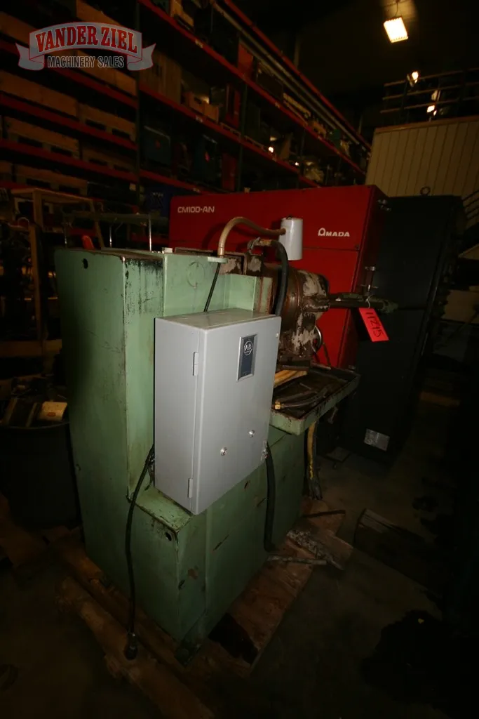 Oliver Model 600 Tool Grinder with Auto Feed, 9" Chuck - Prefetch Image 9323