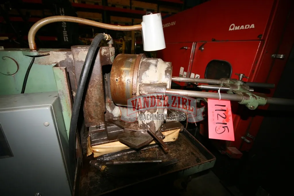 Oliver Model 600 Tool Grinder with Auto Feed, 9" Chuck - Prefetch Image 9324